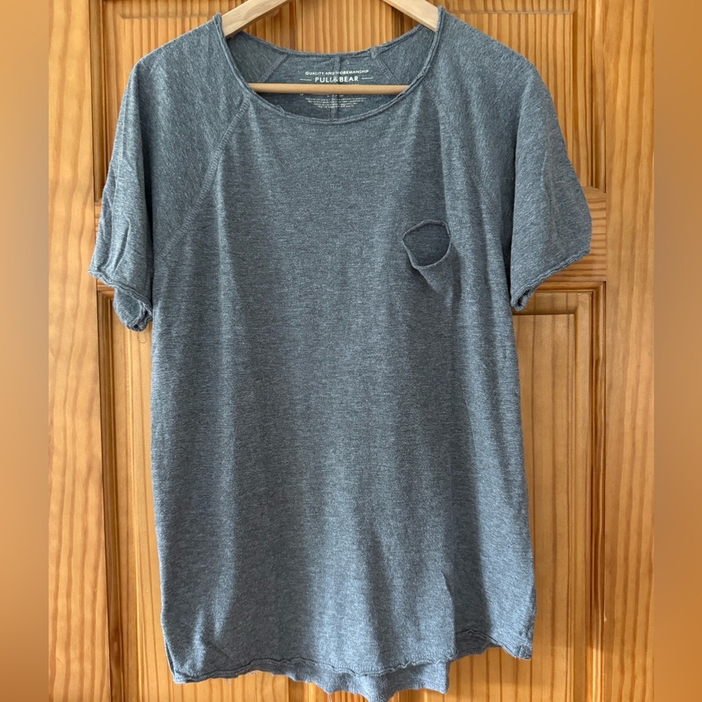 Men’s PULL&BEAR Distressed Long Hem Grey Shirt - Small